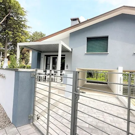 Quiet With Private Garden And Bbq Villa