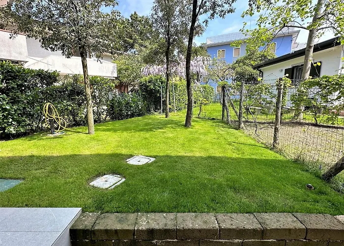 Quiet With Private Garden&bbq Villa